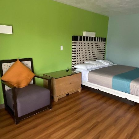 Country Yard Inn And Suites 赛克斯顿 外观 照片