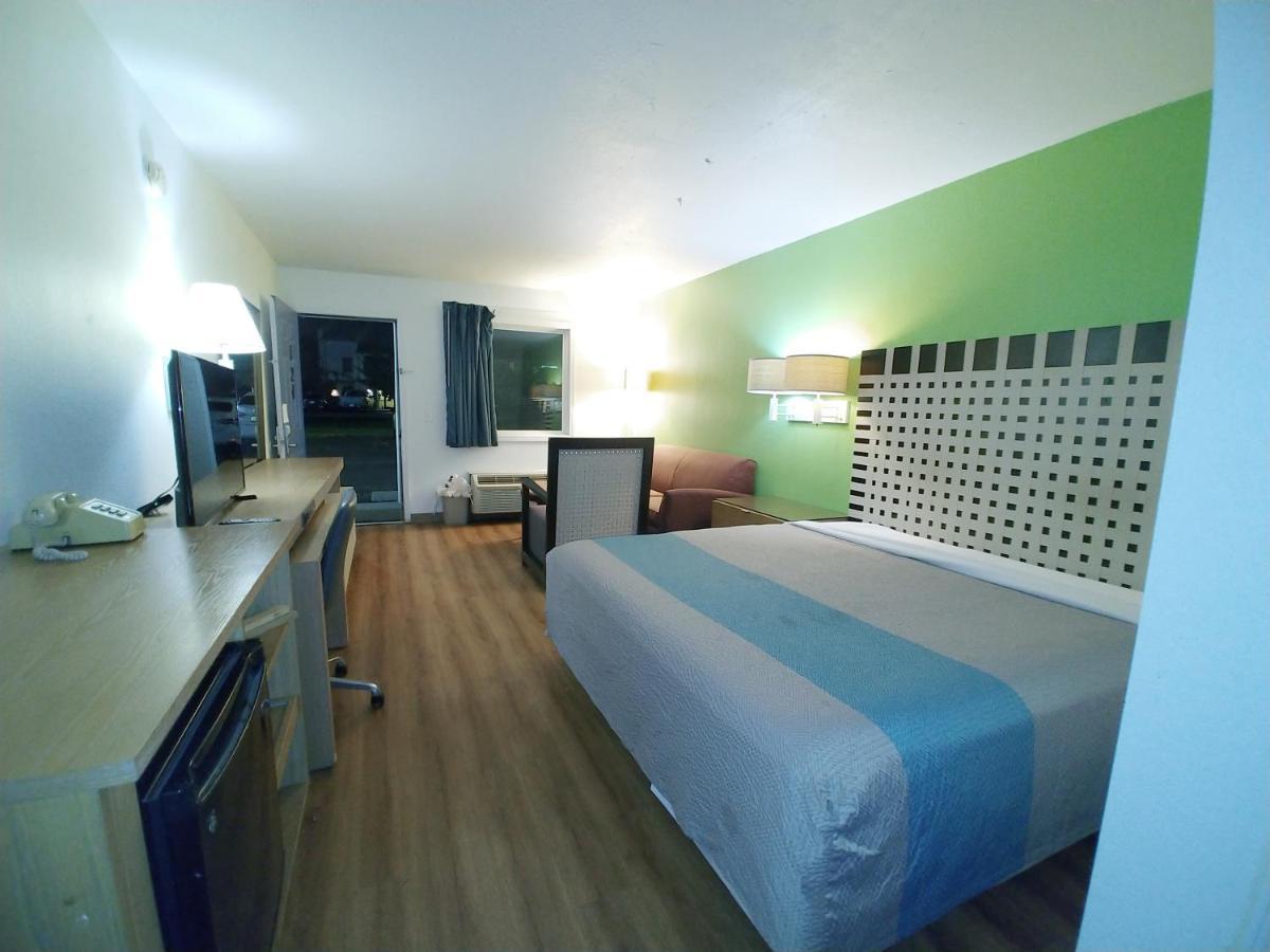 Country Yard Inn And Suites 赛克斯顿 外观 照片