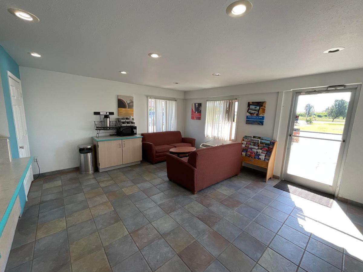 Country Yard Inn And Suites 赛克斯顿 外观 照片