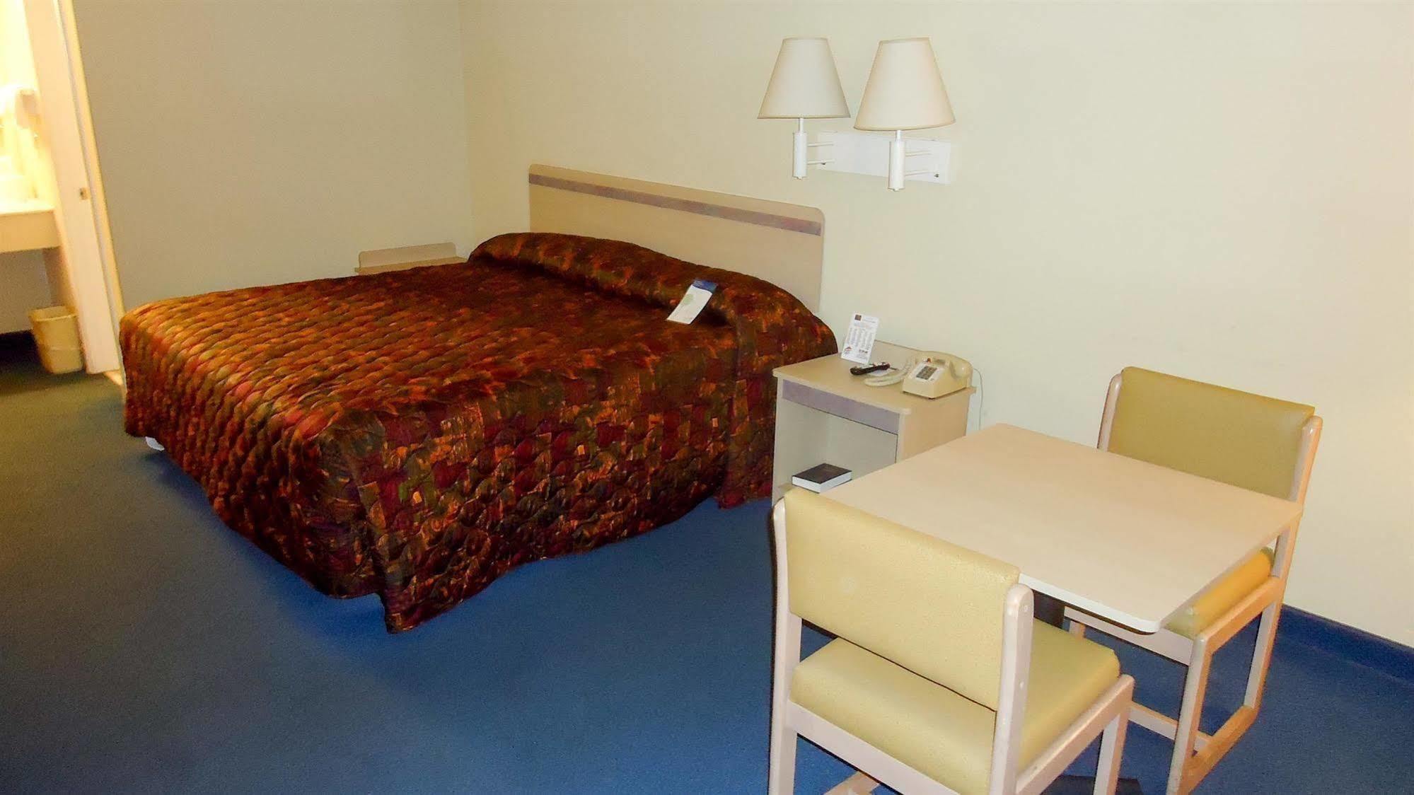Country Yard Inn And Suites 赛克斯顿 外观 照片