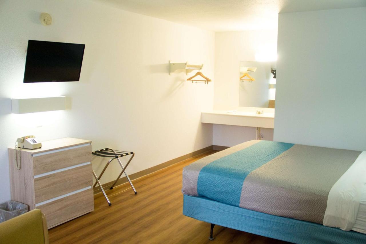 Country Yard Inn And Suites 赛克斯顿 外观 照片